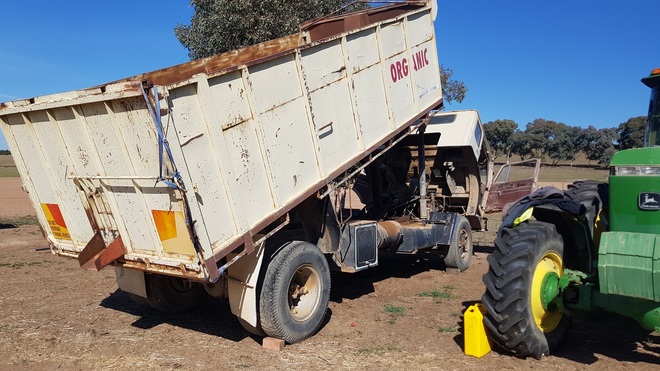 1976 International  Acco 1830a  Tipper