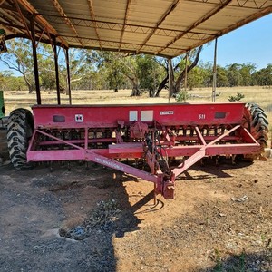 International 511 Combine