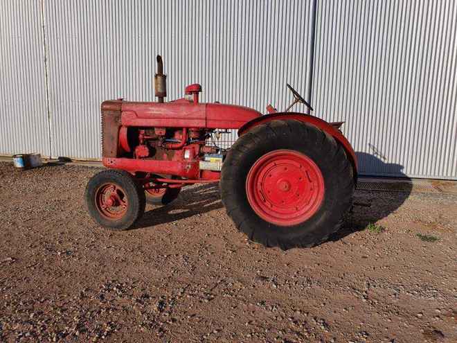 1960 International W6 Tractor