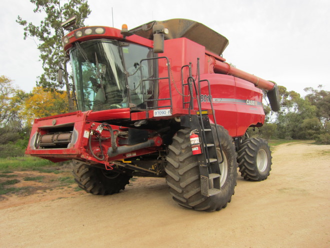 2008 Case IH 8010 with 40' 2152 Case Draper Front