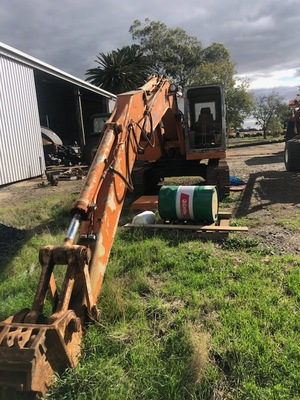 Hitachi excavator UH063