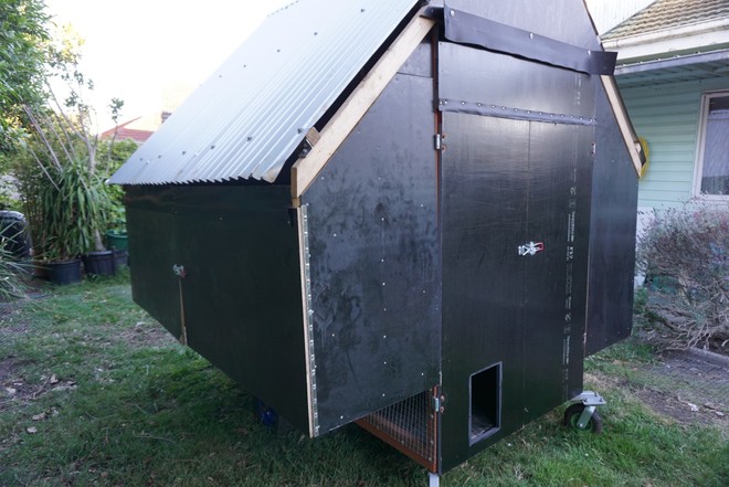 Moveable / Portable Chicken Cage / Coop