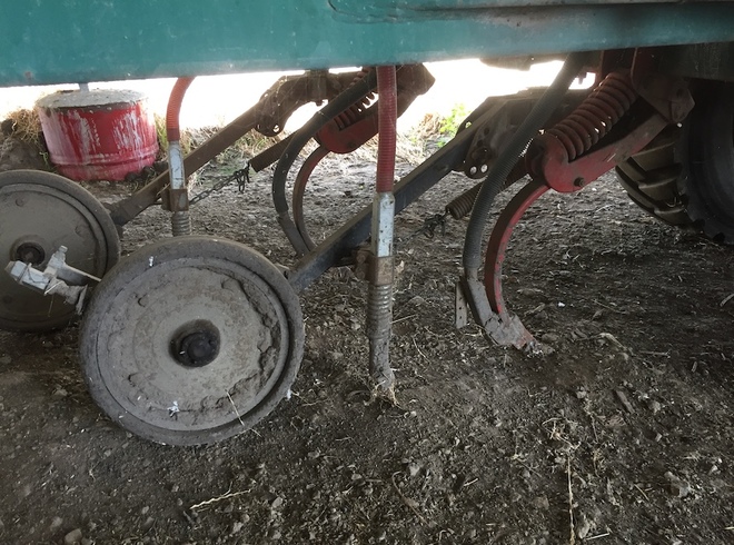 6m Southern Seeder with 4000L Horwood Bagshaw Bin