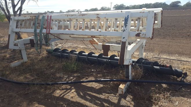 Under Auction - (A153)  Case WDX 1701 Windrower with 30ft Case / Honeybee Front on Comb Trailer 