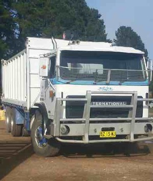 1990 2350D Acco w 6m Tipping Tray