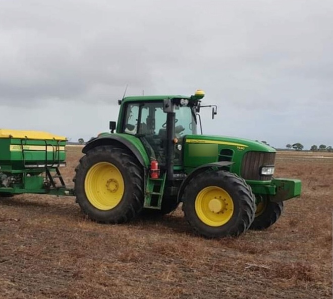 2009 John Deere 7530 Premium Tractor 