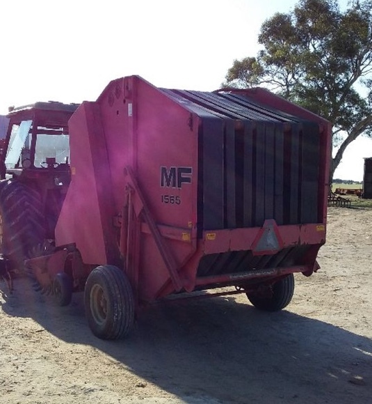 Massey Ferguson 1565 Round Baler