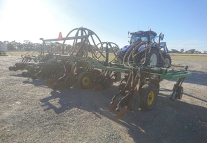 John Deere 32 Disc Seeder Bar