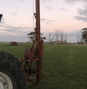 Truline / Massey Ferguson 420 post driver 