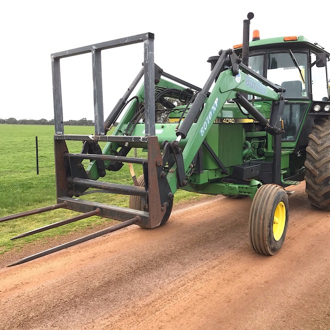 John Deere 4040 - low 4251 hrs