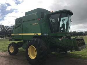 John Deere 9610 Harvester