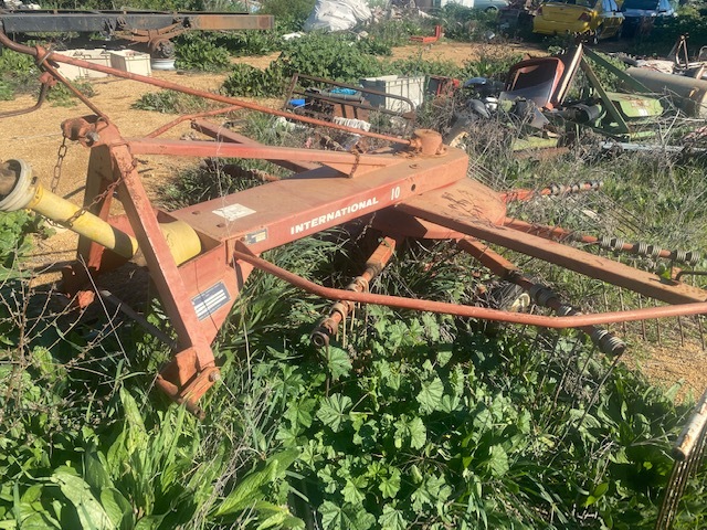 International 10 Tedder Rake