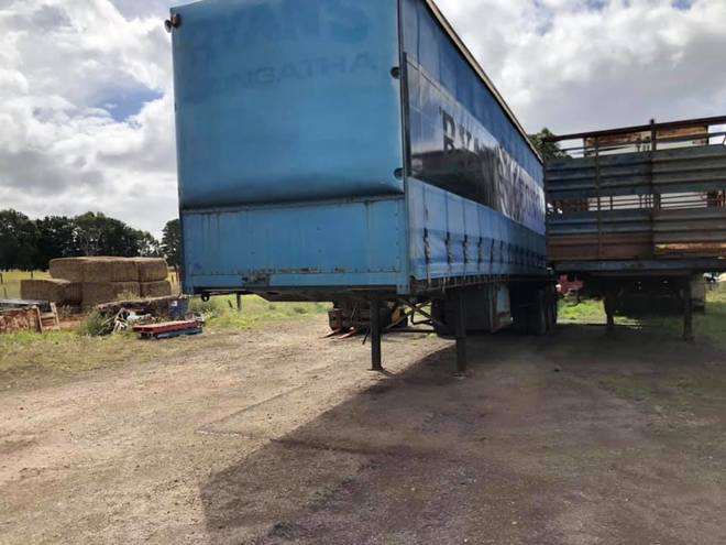 1980 Curtain Side Trailer 