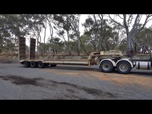 1984 Alison Tri Axle Low loader