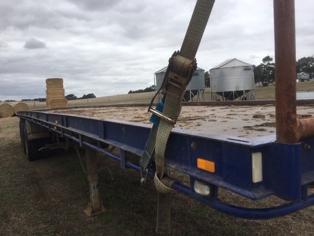 Stockcrate and Trailer. 40ft 3 Deck