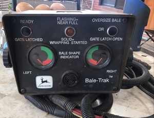 John Deere 435 Round Baler