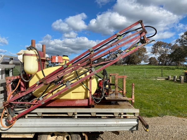 Hardi Ute mounted 12m Boom Spray