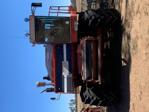 (A135) - Massey Ferguson 760 4WD Header