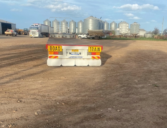 Freighter Drop Deck Trailers - Will Seperate