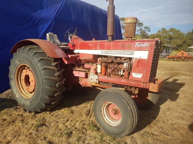 International 1256 Tractor