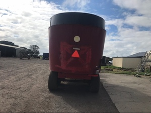 Jay Low mixer wagon Six years old 28 m³ twin rotor good working condition fully scaled