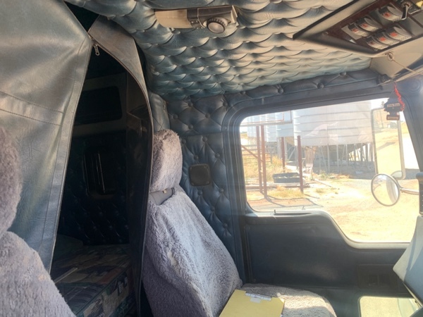 2004 Kenworth T404S Prime Mover