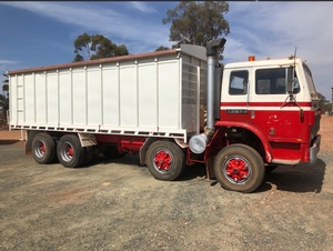 International T 2670 8 Wheeler Tipper