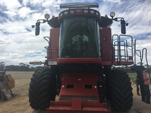 2009 Case 8120 IH Header with 45' MacDon Front - 2% + GST Buyers Premium On All Lots.