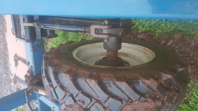 2010 Agroplow 13 tyne hydraulic breakout