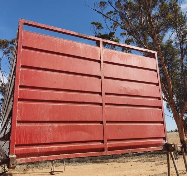 DUNCAN 25Ft 2 Deck Stock Crate For Sale w Mesh Cover and some New Decks