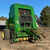 John Deere 592 round baler