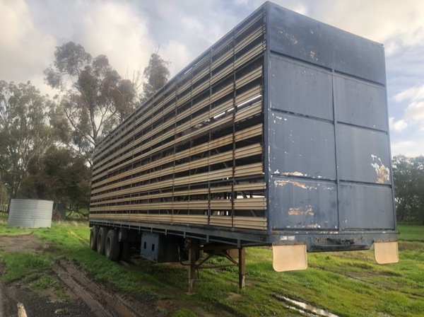 1988 4x2 Haulmark 40ft Stock Crate