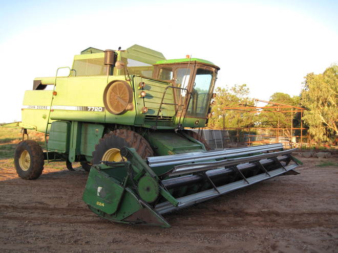 John Deere 7720 Titan II