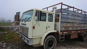 International Acco  1983 with 20 Foot Heavy Duty Cattle Crate