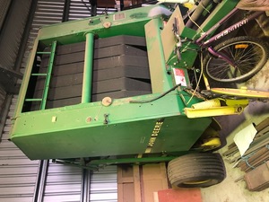 John Deere 435 Round Baler