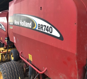 New holland BR740