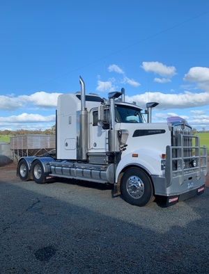 2004 T904 KENWORTH Prime Mover