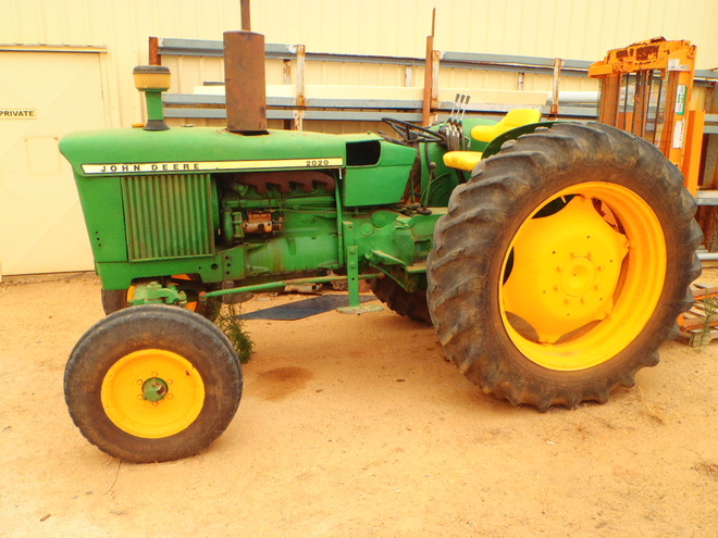 John Deere 2020