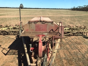 JD 4850 & Alfarm 33’ Air Seeder Combination 