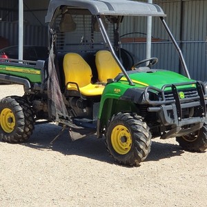 2015 John Deere Gator 825i