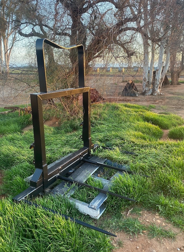 International 866 Tractor with Loader