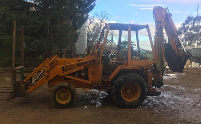 Case 580C Loader Backhoe