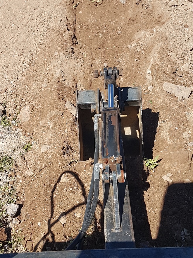 Backhoe Attachment to suit Bobcat. 340mm digging bucket with teeth.