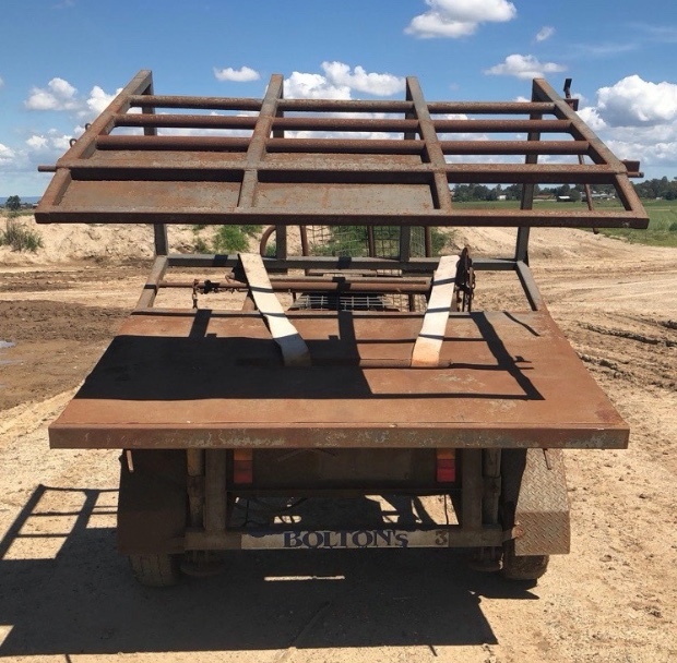 SJ Rural Engineering 240V Electric Hydraulic Tipping Hoof Trimming Crush 