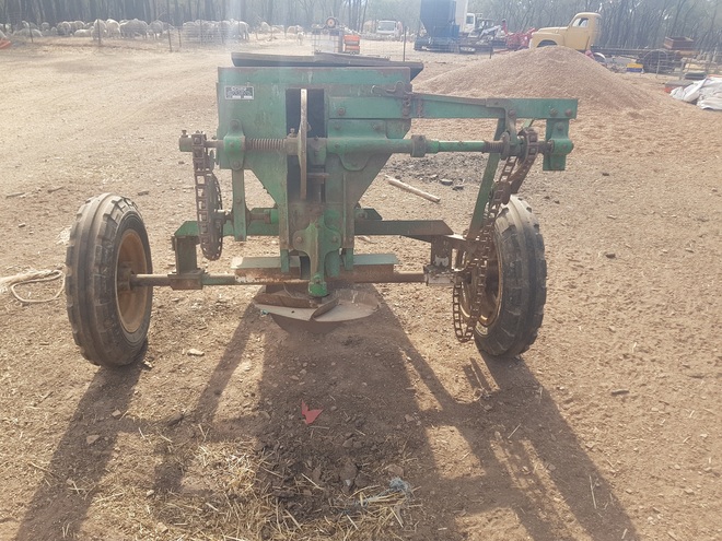 Crump  Trailing Spreader