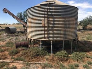 (A134) - Sherwell Field Bin (No 4) with Auger