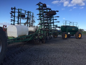 Ausplow DBS Airseeder Bar with Simplicity 9000L Cart