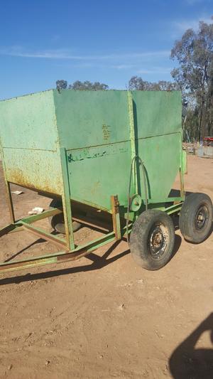 Bosmac sheep feedout cart 