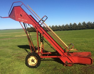 New Holland 471 Small Bale Elevator