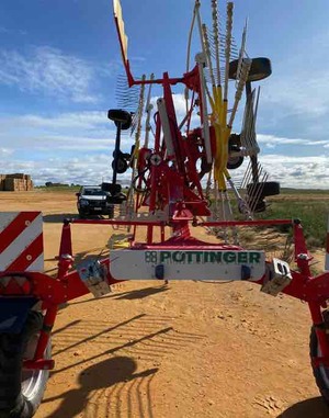 2017 Pottinger TOP 722 Twin Rotor Rake